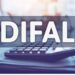 Exclusão do DIFAL da base de PIS/COFINS: dinheiro de volta no caixa, sem processo